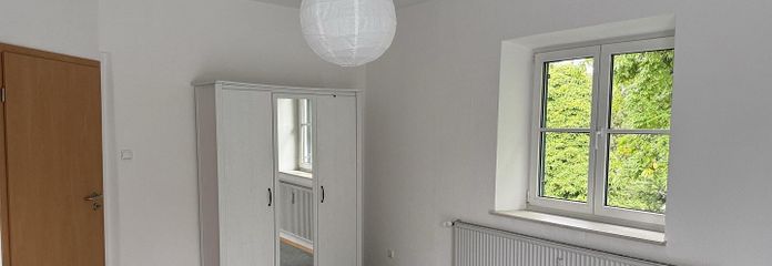 WG/युगल के लिए आदर्श विंटरगार्डन वाली 2 कमरों की Wohnung, यातायात की दृष्टि से सुविधाजनक – Schlafzimmer