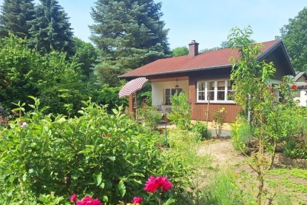 Rarität in Machern: Baugrundstück mit Sommerbungalow