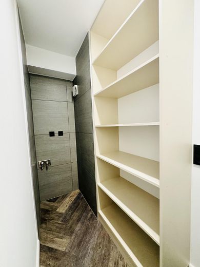 Apartamento de 1 habitación con terraza y cocina equipada en el centro de Cottbus – Abstellraum
