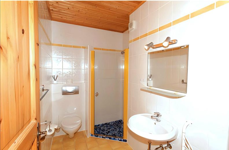[SENZA PROVVIGIONE]   Architettura studiata sull'acqua: La casa delle possibilità a Lietzow (Rügen) – Duschbad Appartement