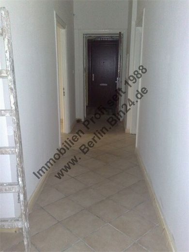 G+ 4 Zimmer Nähe U Bahn - der Stellplatz kostet Extra – 2011-07-18 09-01-23