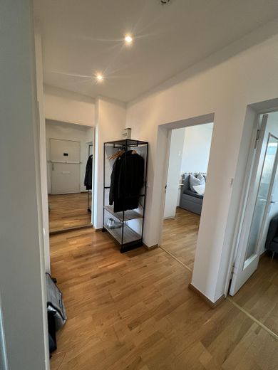 de particulier : libre d’occupation ou rendement de 5 %, emplacement privilégié : appartement 2 pièces avec balcon, ascenseur, place de parking, à proximité du canal – Flur