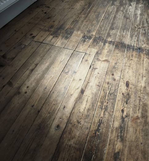 Holzdielen im Haupthaus