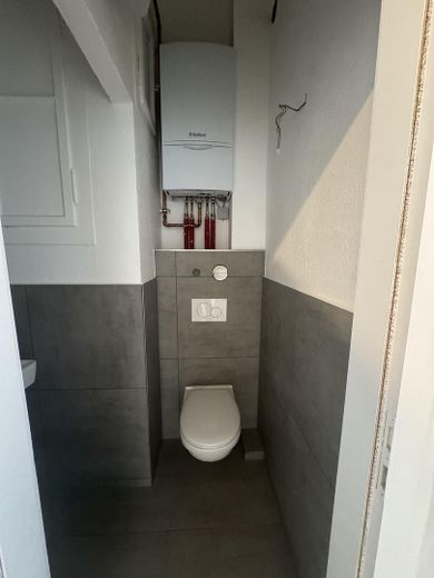 *Erstbezug* Kernsanierte 3-Zimmer Altbau Wohnung auf der Bergerstraße mit EBK und Balkon – Gäste WC 