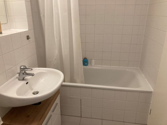 Bad mit Badewanne