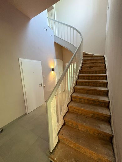 Treppenhaus in obere Wohnung