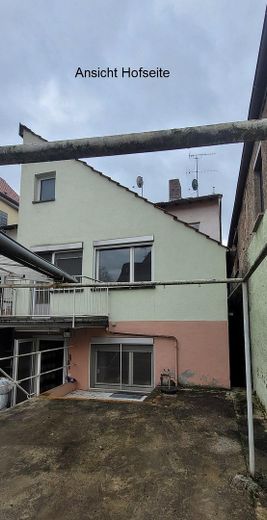 Hofansicht mit Balkon