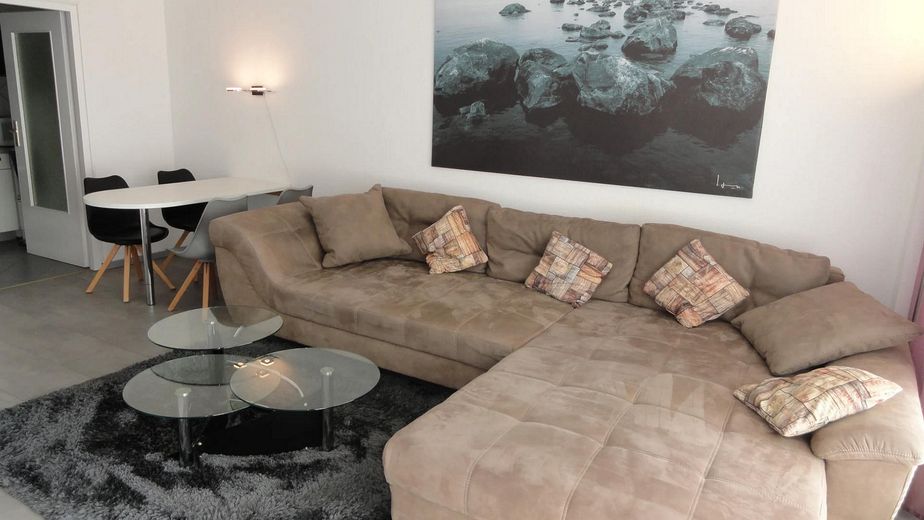 Inheidener Straße: Helle 2-Zimmer-Wohnung mit Süd-Balkon, Einbauküche & Top-Anbindung – Photo 19