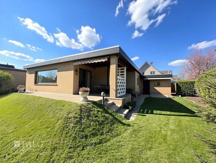 Gepflegter Bungalow mit Keller und Garage in toller Lage von Stade – Blick auf die Terrasse