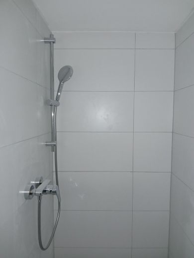 शहर के बीचोंबीच - साझा आवास में 1 कमरा – Dusche