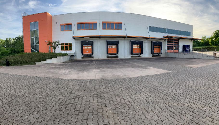 Lagerhalle Front Rampen u. Tor
