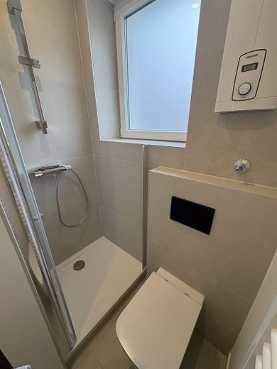 Primera ocupación de un apartamento de 2 habitaciones tras una reforma de alta calidad – Badezimmer