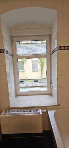 Wohnen am Zionskirchplatz – sanierter Altbau in einer der schönsten Lagen Berlins – Blick aus Badfesnter