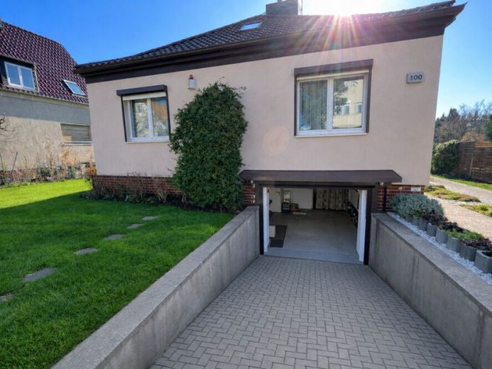 Sogno abitativo dal carattere accogliente – spaziosa casa unifamiliare con una veranda invernale da sogno – Foto 1