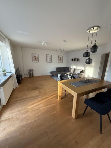 Helle,Schöne Wohnung Stadtmitte, Möbliert, Aufzug, Balkon – Foto 2