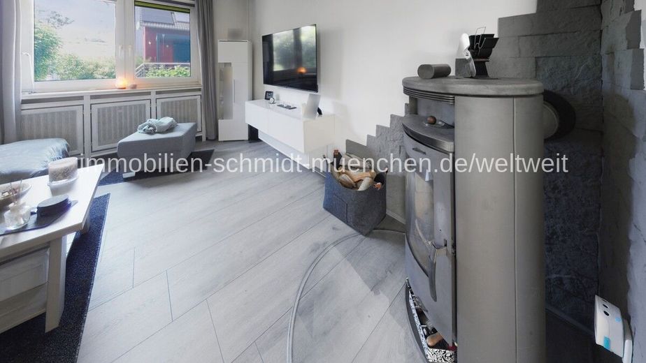 Großzügiges Zweifamilienhaus in Fuldatal - Perfekt für große Familien &amp; Mehrgenerationen – Wohnzimmer EG