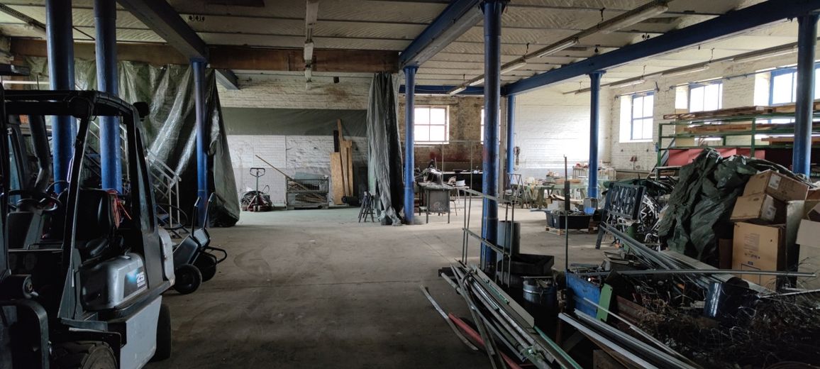 Atelier/Praxis/Gastro/Touristik/Büro/LOFT +++ in GUTSANLAGE (12 Geb. + 6 ha. Gr.) Nähe Müritz! – ehem. Werkstatt AP-Stall