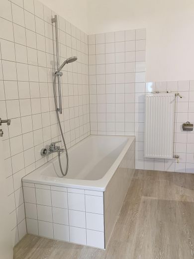 Sanierte 3-Zi Altbauwohnung in Straubing - Kernstadt (7012) – Baden/Duschen