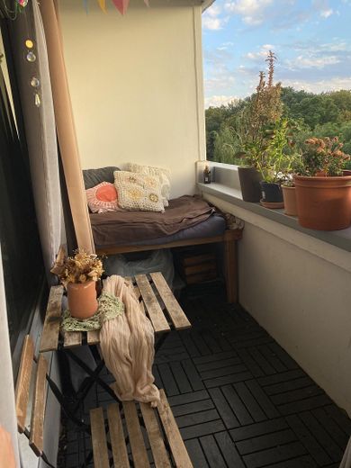 teilmöblierte 1 Zimmerwohnung mit Loggia und Einbauküche – Foto 3