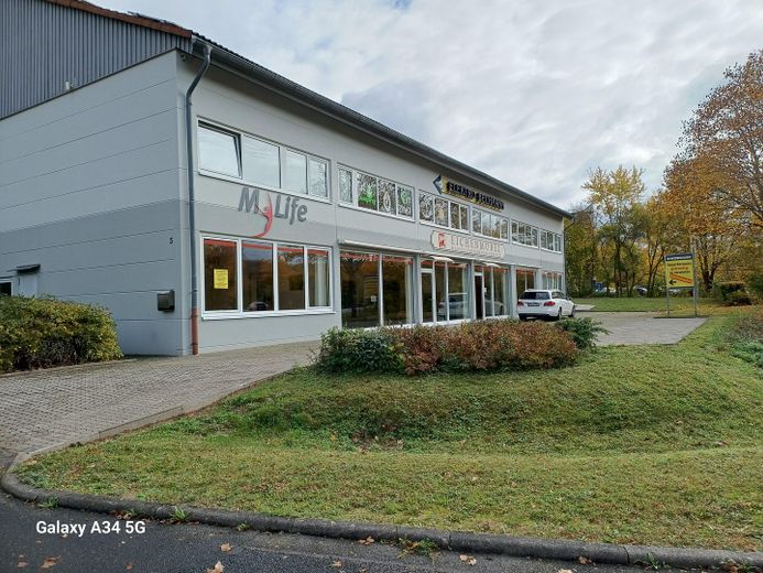 Veelzijdig bruikbaar commercieel vastgoed (kantoor, praktijk, hal, studio, ambacht, handel). 1a-locatie – Außen