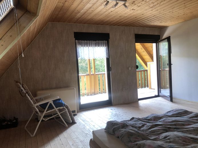 Casa unifamiliare con giardino e accesso privato al ruscello !! – Großes Balkonzimmer im OG