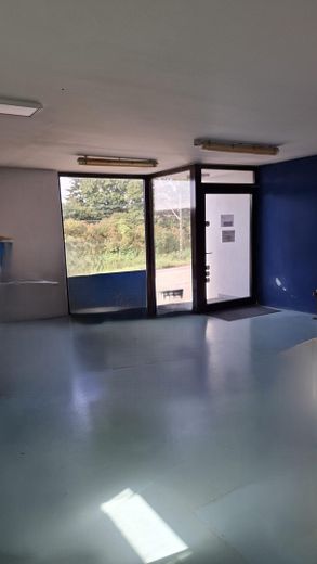 Provisionsfrei: 125 m² Wohnen + ca. 130 m² Gewerbe | Energieklasse A | 1.085 m² Grundstück – Eingang Gewerbe