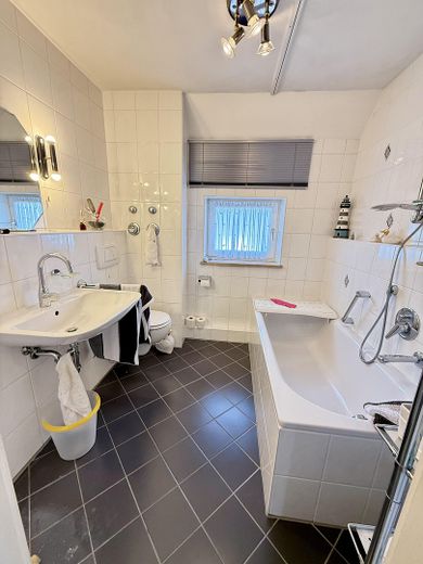 Un chez-soi ensoleillé avec balcon exposé sud - Appartement de 2 pièces à occuper soi-même - Sans commission – Bad
