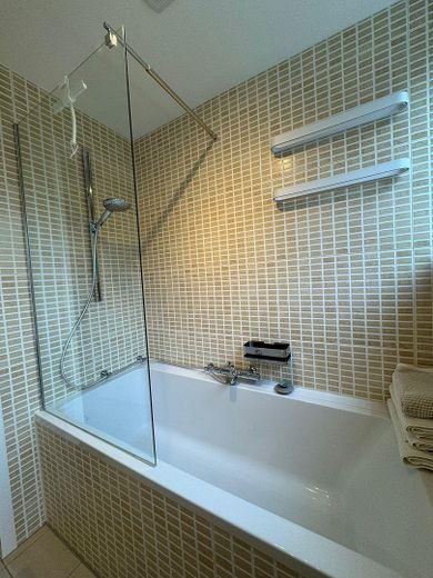 Badewanne/ Dusche im 2. Bad