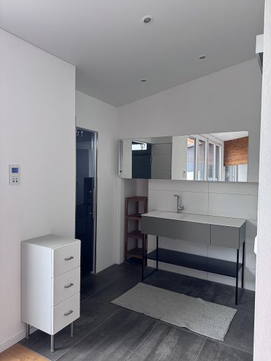 Exklusives Loft-Apartment mit Designküche, Klimaanlage, 2 Balkonen & Garage – 110 qm Wohnkomfort – Offenes moderenes Bad
