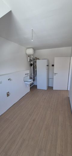 Neubau-Reihenhaus mit Terrasse 140 m² Familienhaus mit sehr niedrigen Energiekosten (EH-40 + PV) – HWR