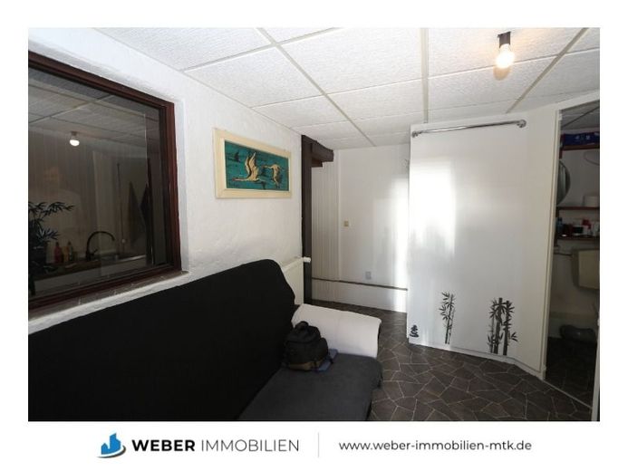 Verkauf im Bieterverfahren +++ provisionsfrei +++Sanierungsobjekt mit Ausbaupotenzial in Hattersheim – Wohnzimmer Anbau