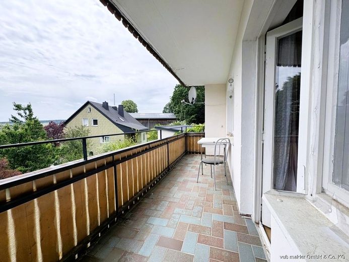 Familienfreundliches Zuhause mit Balkon, Terrasse und vier Garagen in Neuenreuth – VUB0002459-7