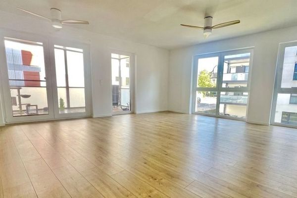 Zentrumsnah und Modern - 3 Zimmer NB Wohnung mit EBK, großem Balkon und TG
