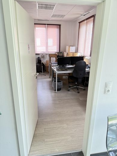 500 m² bedrijfsruimte: verwarmde hal + kantoren | Unterpleichfeld – Büro 1