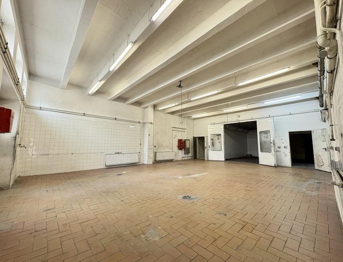 PROVISIONSFREI | KFZ-Werkstatt mit Lackierkabine & 17 Stellplätzen – 557 m² – Große Werkstatthalle – Hauptar