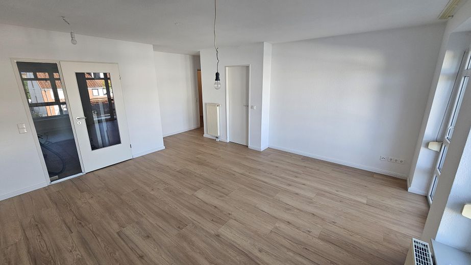2-kamerappartement - Bremen-Arsten - drempelvrij met balkon + parkeerplaats in ondergrondse garage – Wohn-/Esszimmer