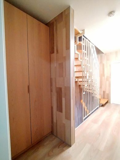 Vivere in modo moderno in una delle migliori zone residenziali di Ingolstadt – OG Nischenschrank und Flur