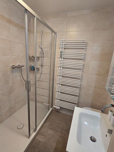 Ein Logenplatz im Grünen – großzügige 3-Zimmer-Wohnung – Badezimmer