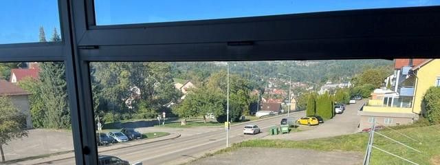 أرض تجارية في موقع مميز، منطقة مختلطة – Blick auf großen Parkplatz