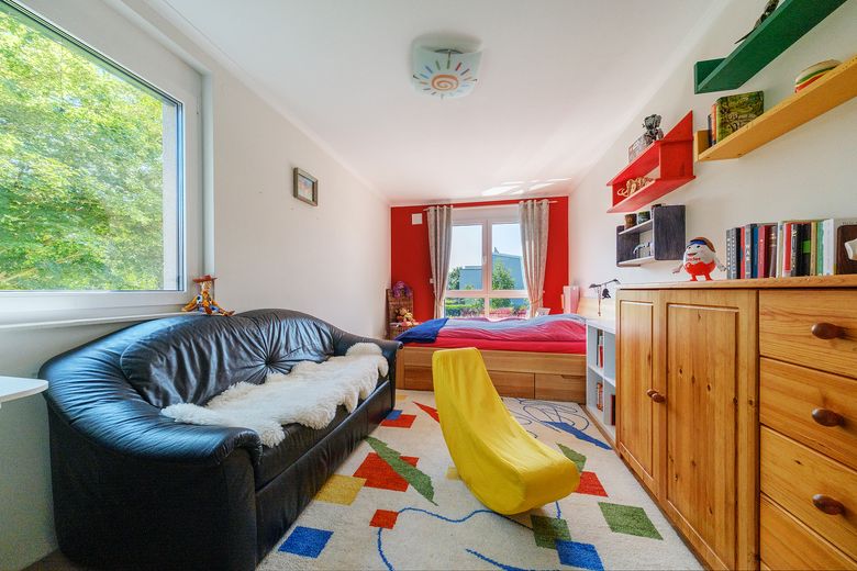 Oberneuland: Like-new end-of-terrace house with green views, roof terrace – commission-free – Flex. Zimmer im Obergeschoss