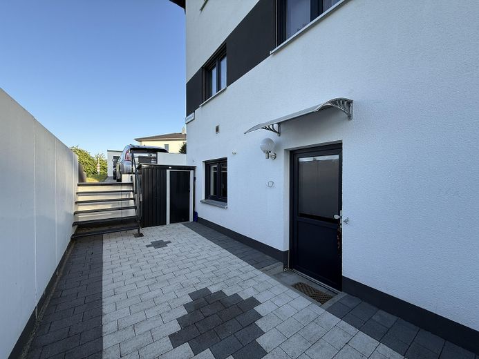 Wohlfühloase – modernes Einfamilienhaus mit Einliegerwohnung – Eingang Einliegerwohnung