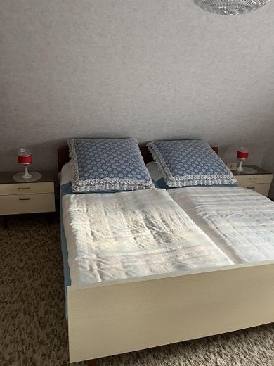 „Omas Häusle“, sofort verfügbar, mit großem Garten, schöner Lage und reichlich Potential ! – Schlafzimmer DG