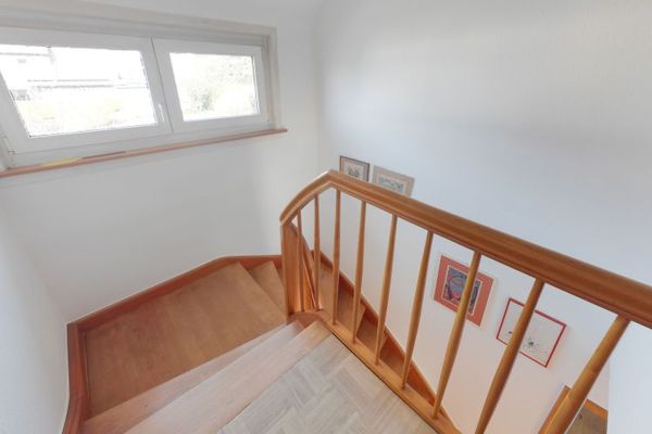 Casa indipendente con ampio giardino, vista panoramica e atmosfera familiare soleggiata