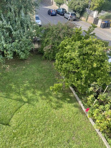 Merkezi konumda müstakil şehir villası, tek ailelik ev, büyük bahçe – Fotoğraf 14