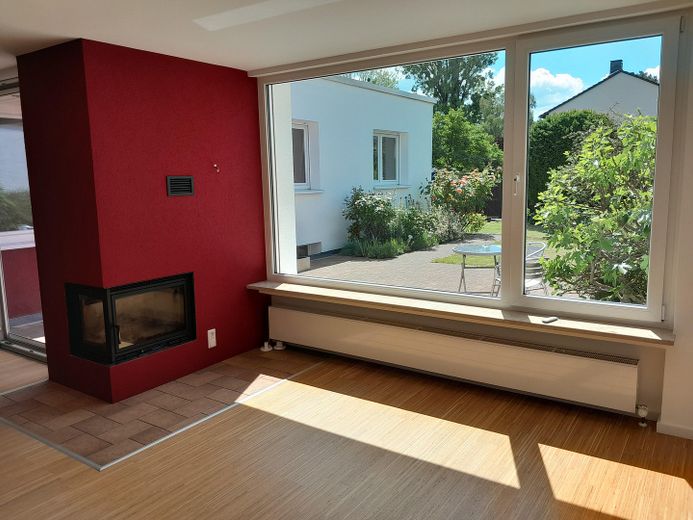 Blick auf Terrasse und Garten