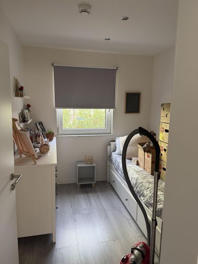 3 Zi.- Wohnung 1. OG mit Balkon und EBK – फोटो 4
