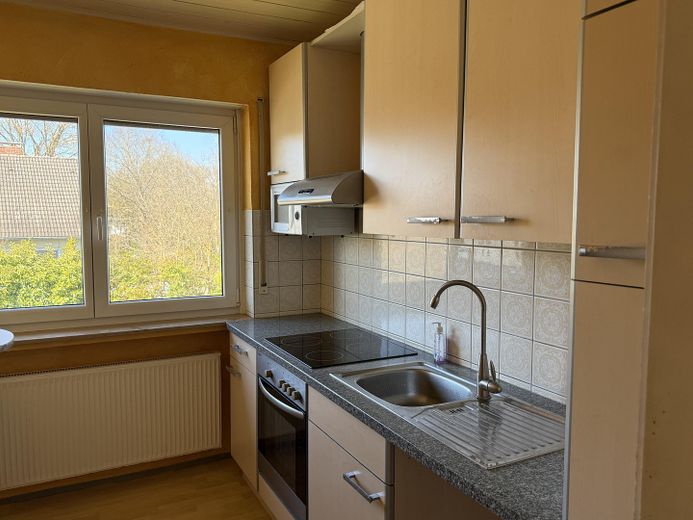 Großzügiges 2-/3- Familienhaus in ruhiger Lage mit flexiblen Nutzungsmöglichkeiten – Küche OG
