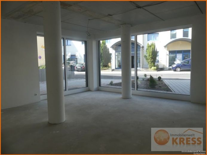 123 m² jednopoziomowy lokal handlowy, duże witryny, centralna lokalizacja w centrum miasta Schlüchtern – Zdjęcie 1