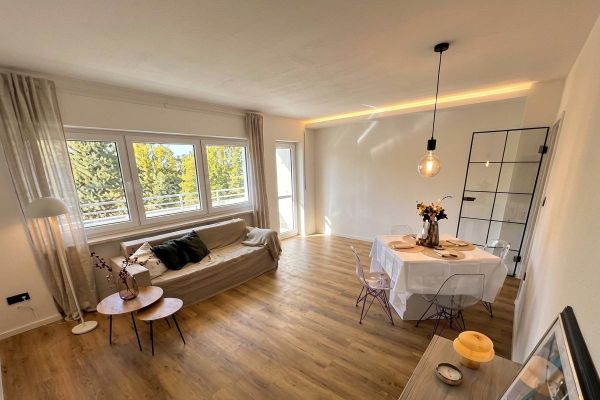 ERSTBEZUG - Vollständig sanierte 3-Zimmer-Wohnung mit Loggia und ca. 4 % Mietrendite in Nbg-Zabo