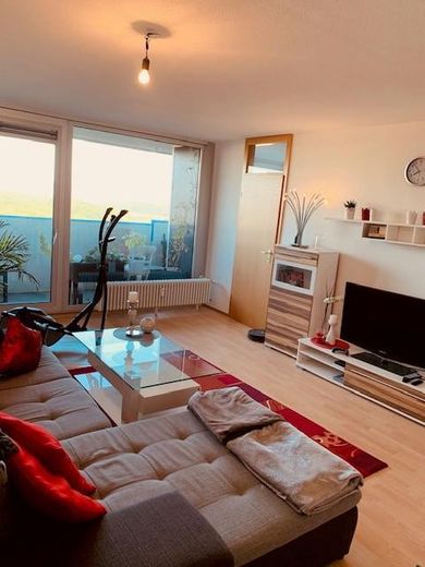 3,5 Zimmer Wohnung mit traumhaftem Ausblick – Wohnzimmer